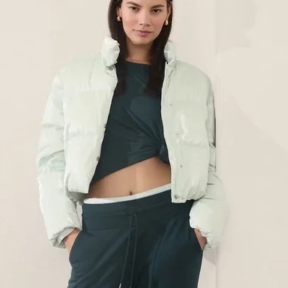 Summit Cropped Shine Puffer – Color: Glacier - Picture 3 of 10